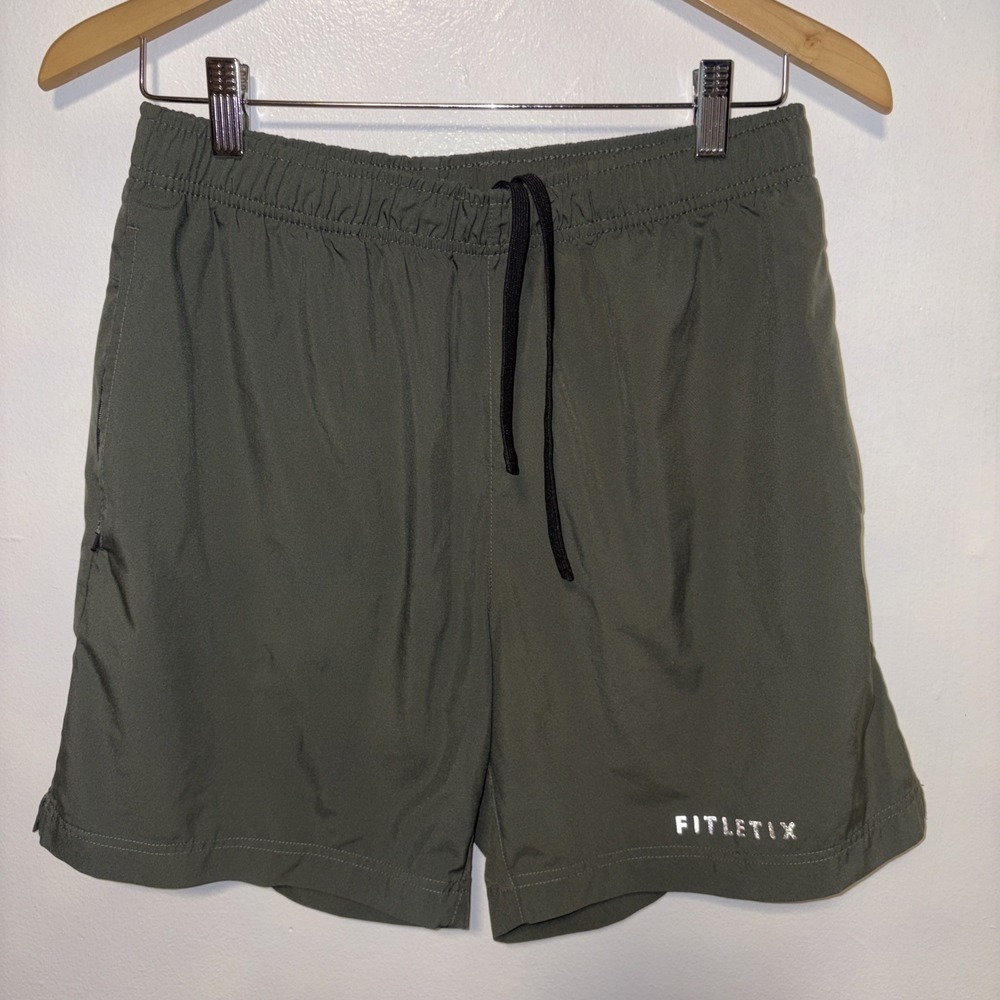 Men's Fitletix Green  Shorts Size large pockets with zippers